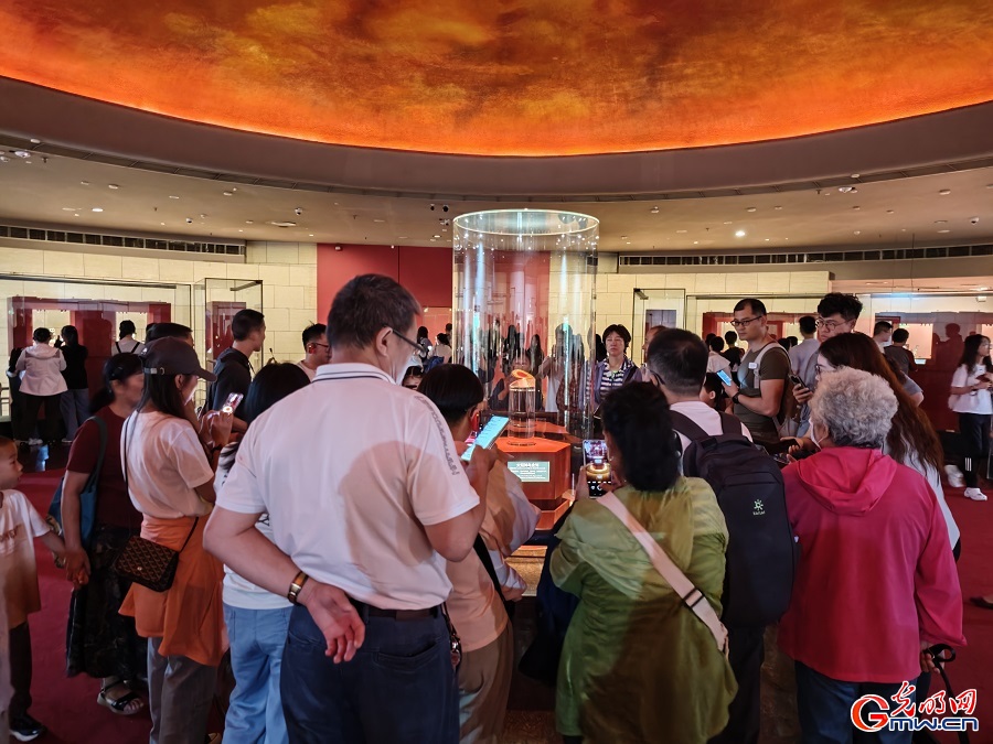 Visitors explore Chengdu's Jinsha Site Museum ahead of temporary closure