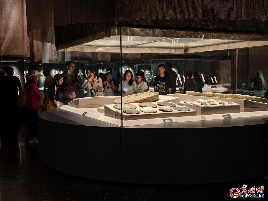Visitors explore Chengdu's Jinsha Site Museum ahead of temporary closure