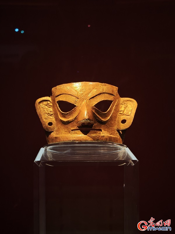 Visitors explore Chengdu's Jinsha Site Museum ahead of temporary closure