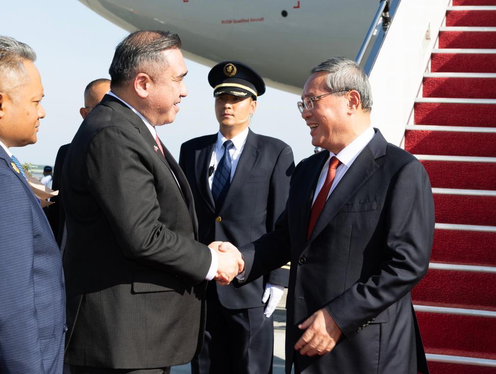 Chinese premier arrives in Malaysia for leaders' meetings on East Asian cooperation