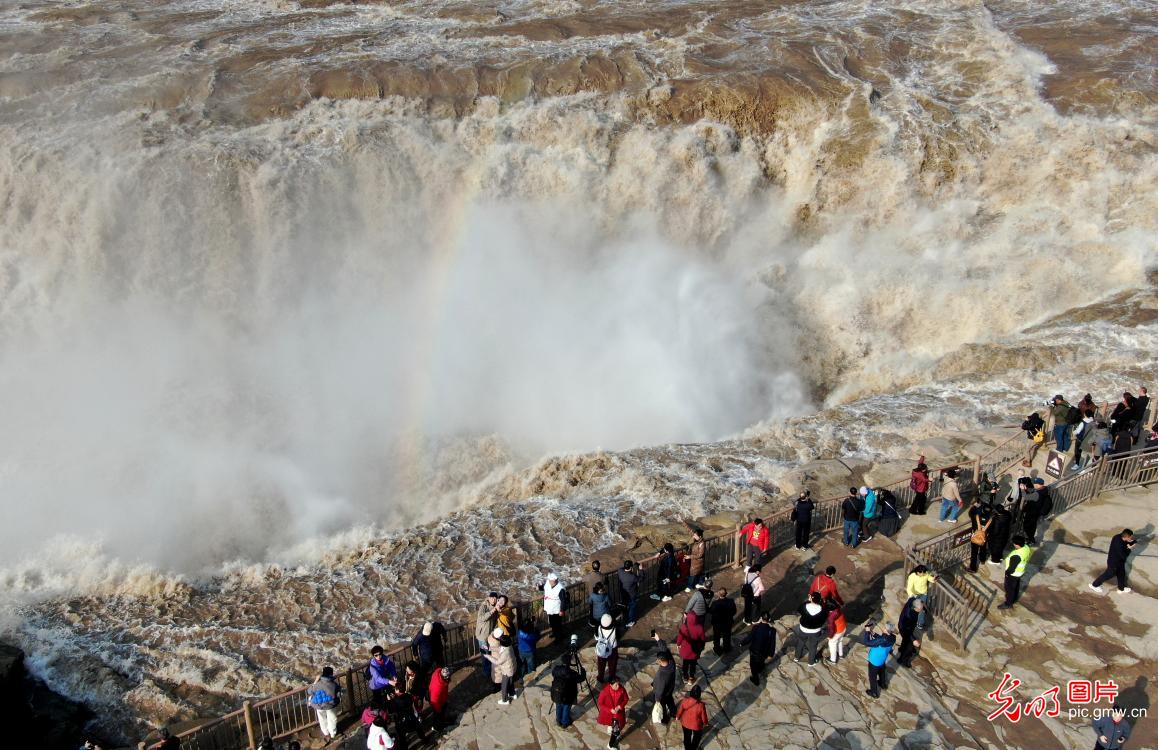 Tourists capture rainbow over Hukou Waterfall Tourists capture rainbow over Hukou Waterfall