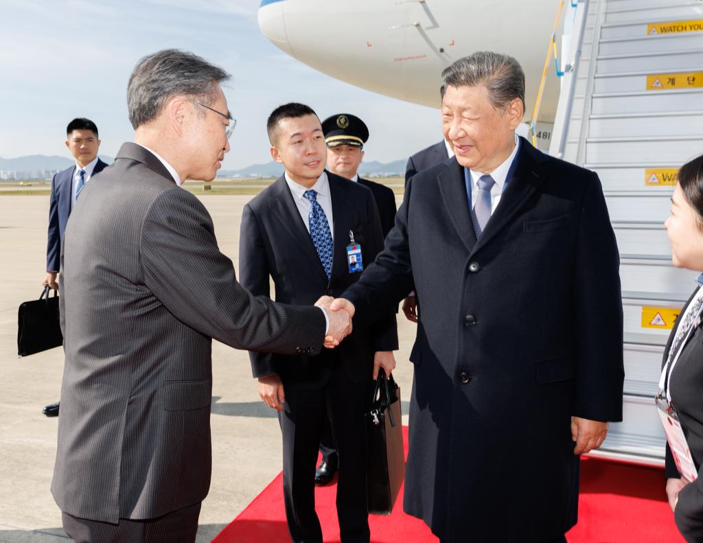 Xi lands in South Korea for APEC meeting, state visit