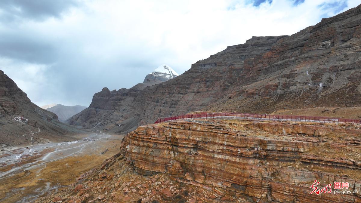 Autumn view of Mount Kangrinboqe Autumn view of Mount Kangrinboqe