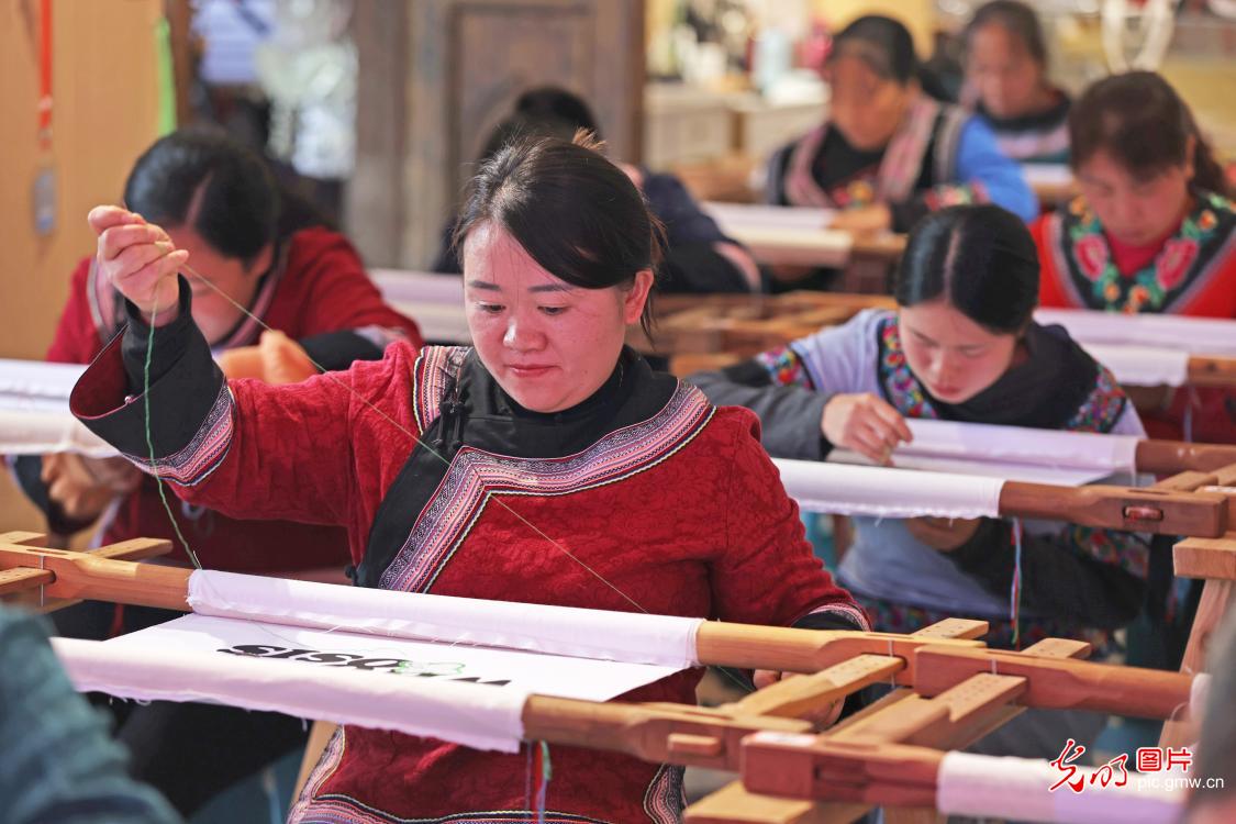 Miao embroidery skills competition carried out in SW China's Chongqing Miao embroidery skills competition carried out in SW China's Chongqing