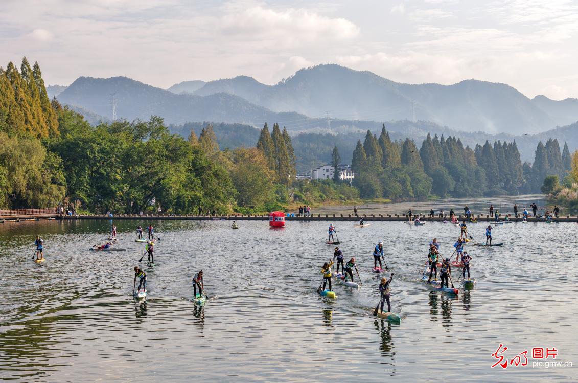 Paddleboard race kicks off in E China's Anhui Paddleboard race kicks off in E China's Anhui