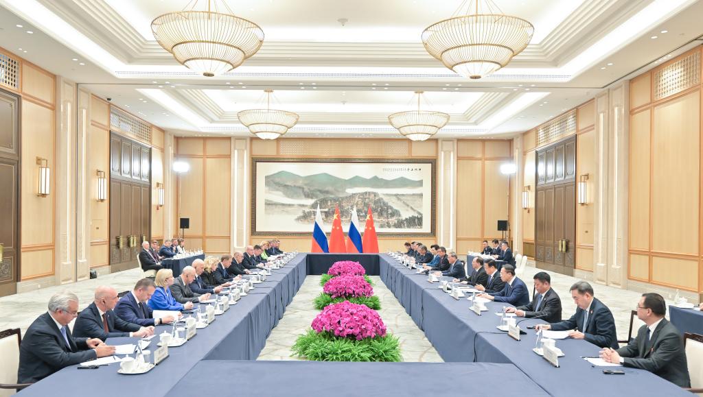 Chinese, Russian heads of gov't hold regular meeting, eyeing closer all-round cooperation