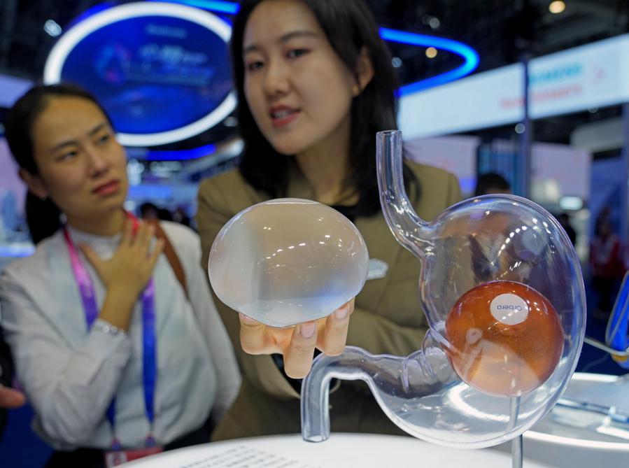 Cutting-edge technologies attract visitors at 8th CIIE