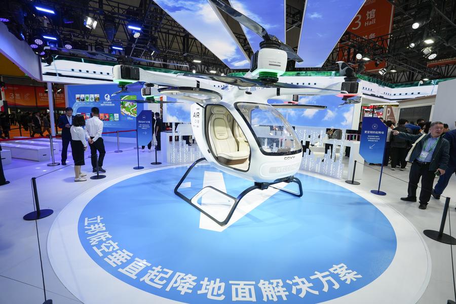 Cutting-edge technologies attract visitors at 8th CIIE