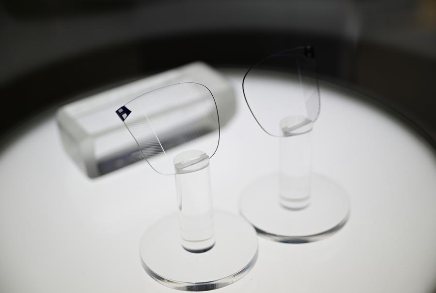 Cutting-edge technologies attract visitors at 8th CIIE