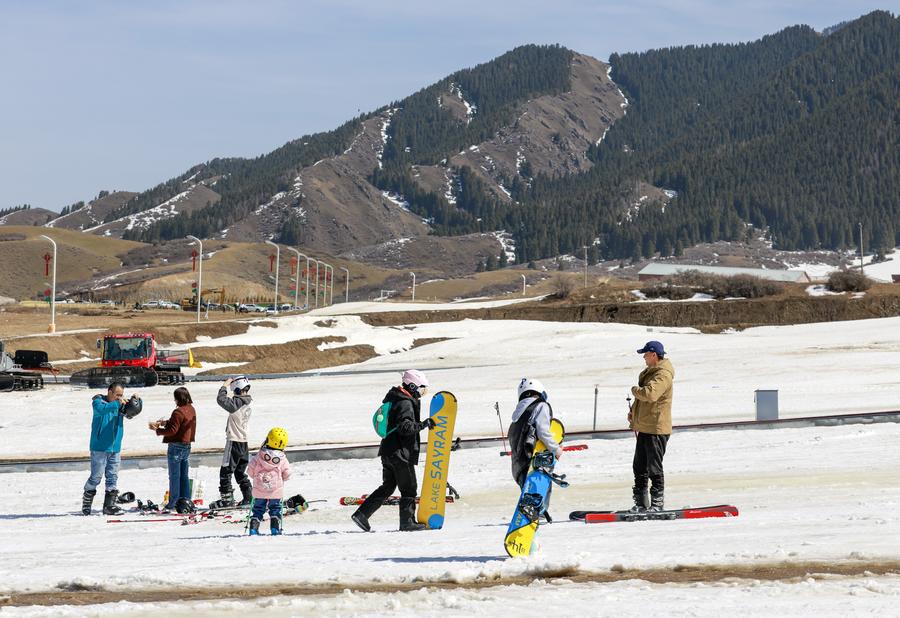 Xinjiang launches consumption voucher program to boost winter tourism