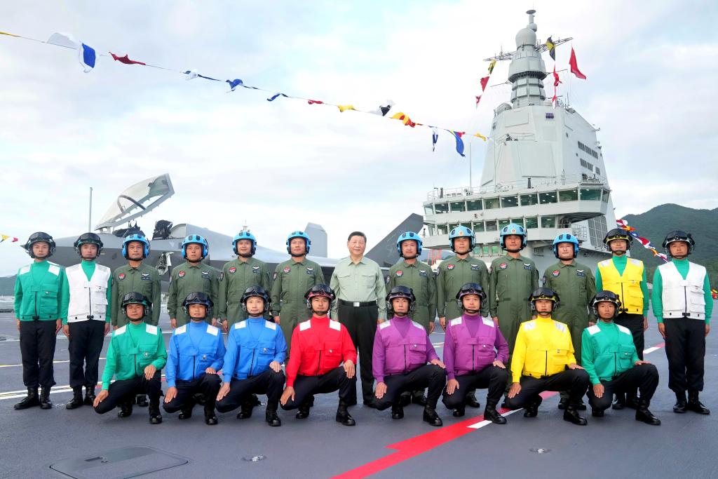 Xi attends commissioning of China's Fujian aircraft carrier