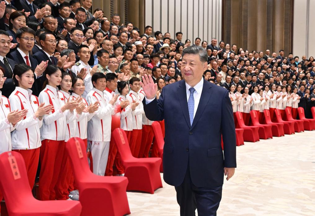 Xi meets national honorees in sports