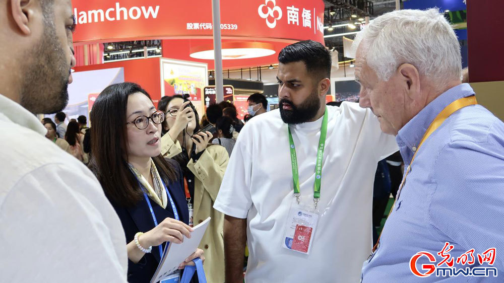 Bridging borders: National Immigration Administration showcases immigration services at 8th CIIE