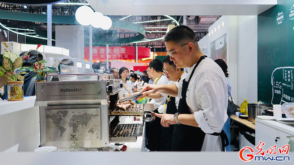 In pics: food and agricultural products attract visitors at 8th CIIE