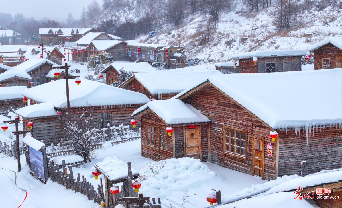 Snow blankets fairy-tale village in N China's Inner Mongolia