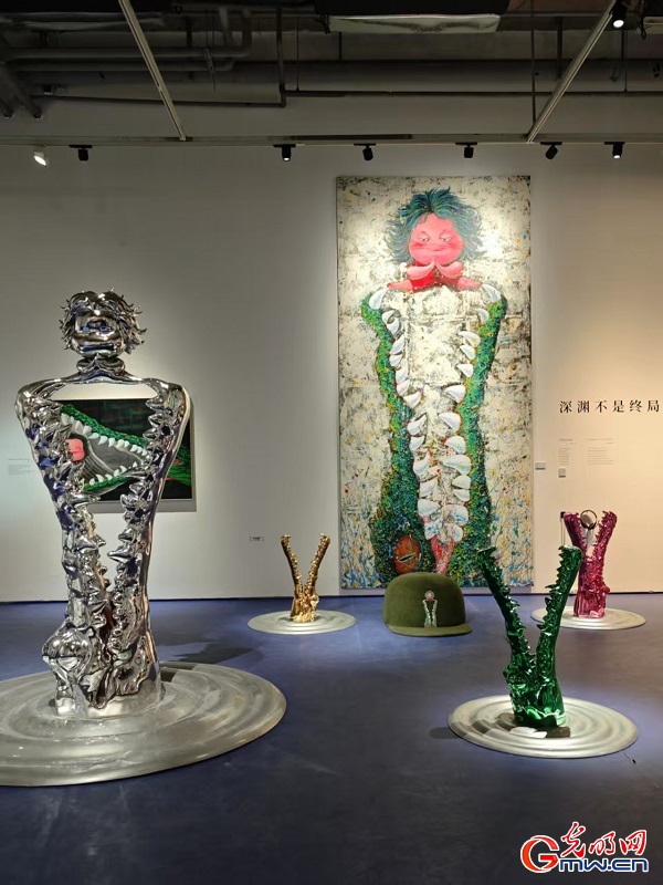 Visitors explore immersive contemporary art exhibition in Beijing