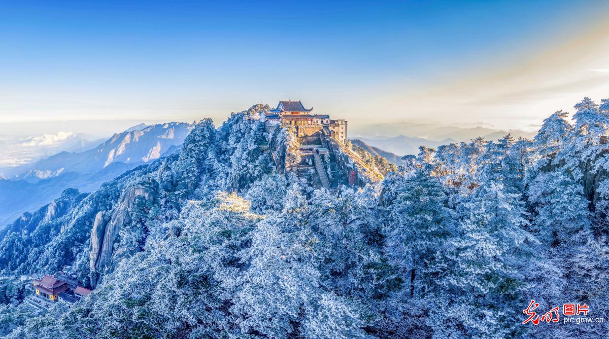 Rime scenery on Mount Jiuhua in E China’s Anhui