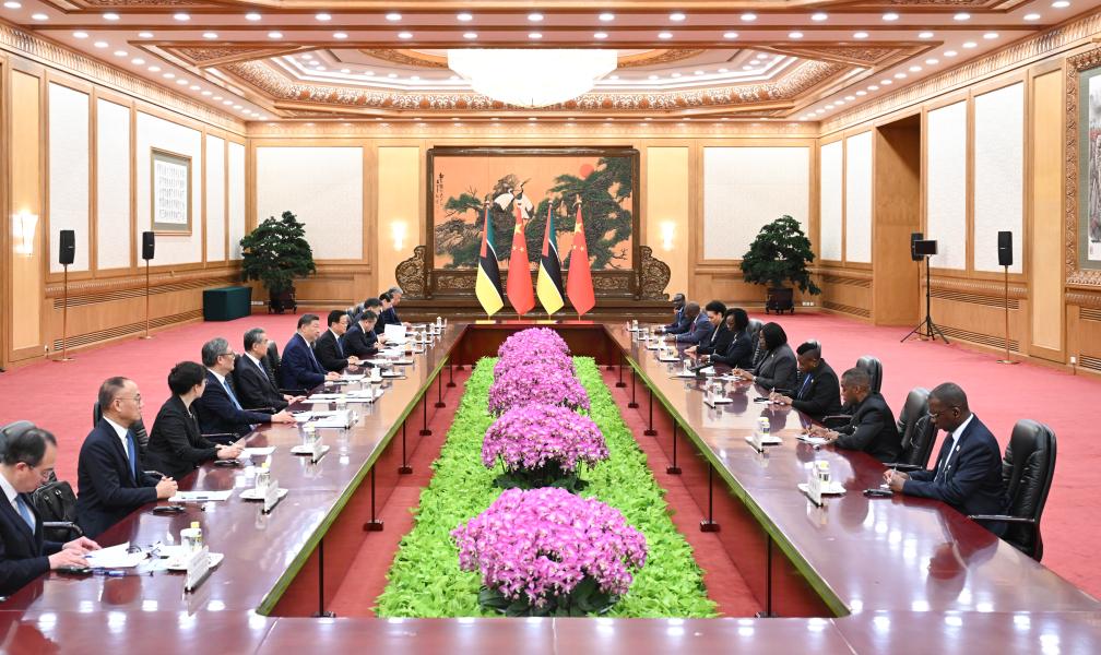 Xi meets Mozambican PM