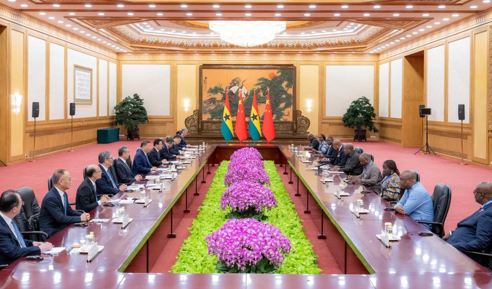 Xi meets Ghanaian president