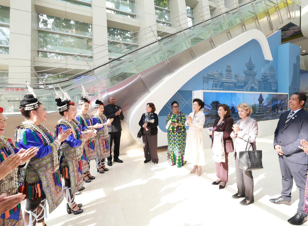 Peng Liyuan visits exhibition on digital, intelligent empowerment for women, girls