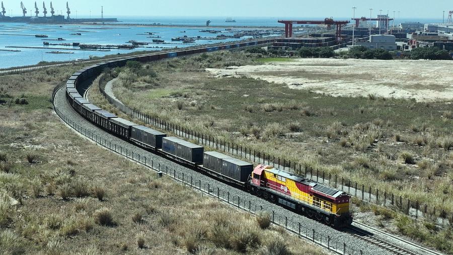 Chinese landmark trade corridor handles over 5 mln TEUs