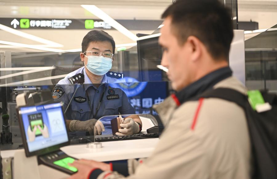 Xinhua Headlines: Influx of int'l tourists helps illuminate the real Xinjiang