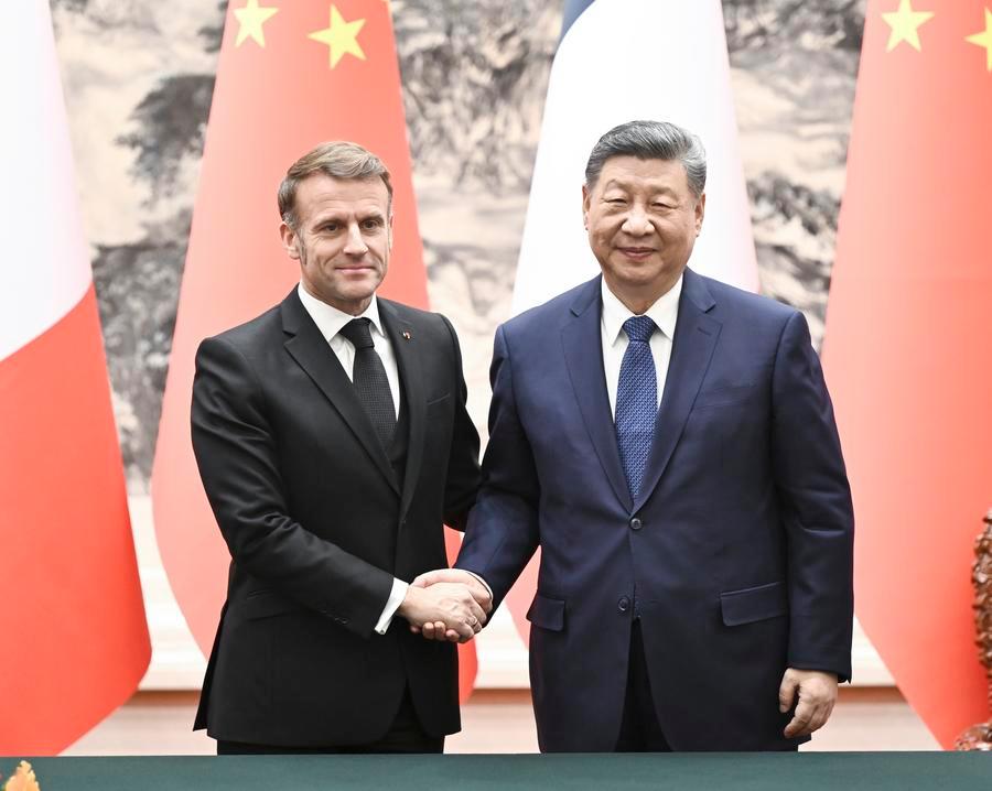 Xinhua Headlines: Chinese, French leaders vow to strengthen bilateral cooperation
