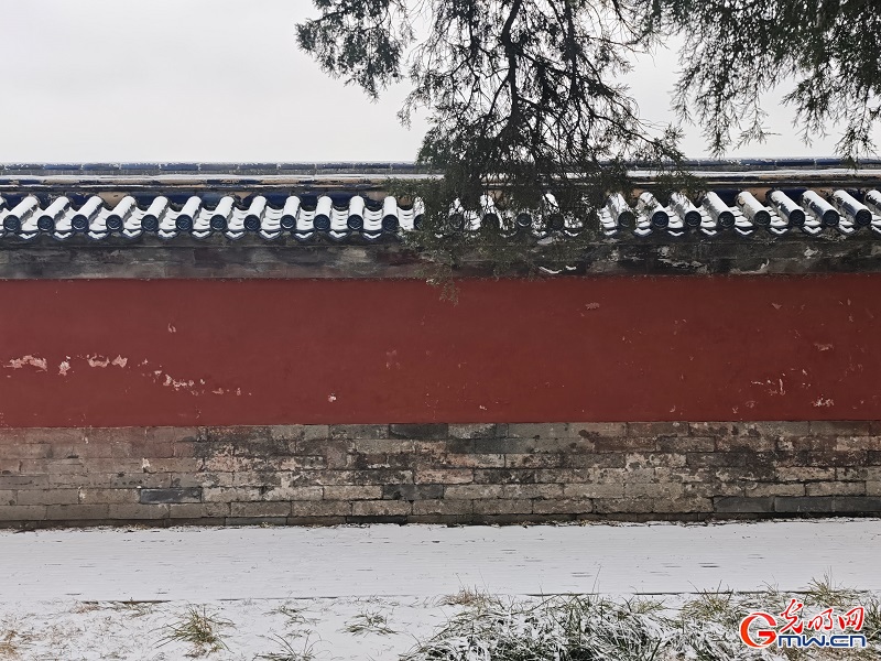 Snowfall brings serene winter beauty to the Temple of Heaven Snowfall brings serene winter beauty to the Temple of Heaven