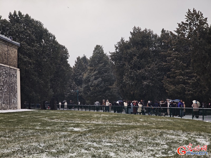 Snowfall brings serene winter beauty to the Temple of Heaven Snowfall brings serene winter beauty to the Temple of Heaven