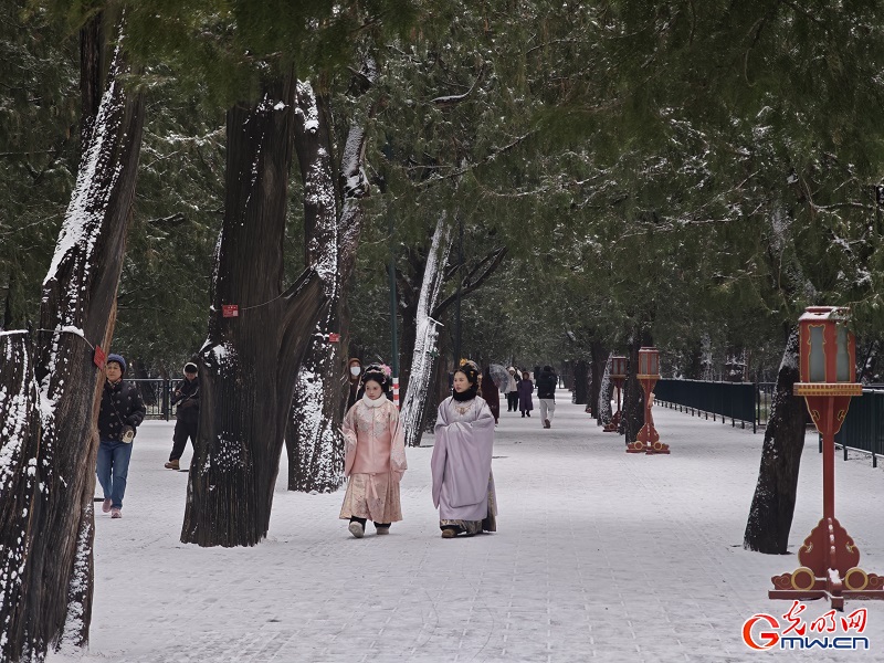 Snowfall brings serene winter beauty to the Temple of Heaven Snowfall brings serene winter beauty to the Temple of Heaven
