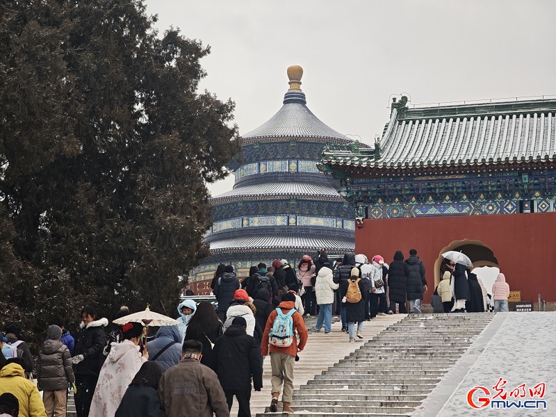 Snowfall brings serene winter beauty to the Temple of Heaven Snowfall brings serene winter beauty to the Temple of Heaven