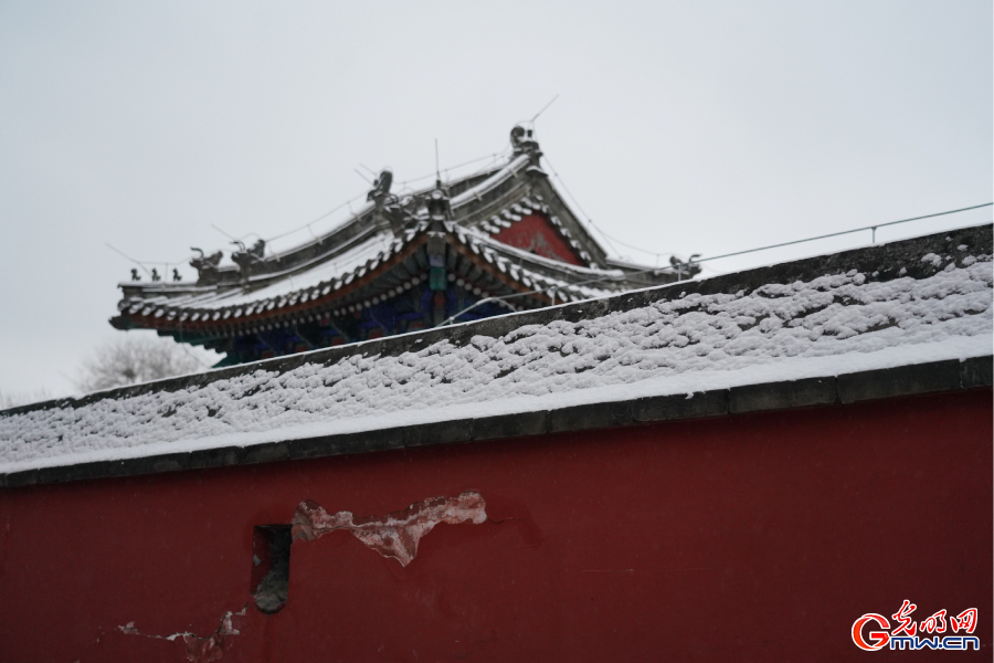 First snowfall of this winter season at centuries-old Miaoying Temple in downtown Beijing
