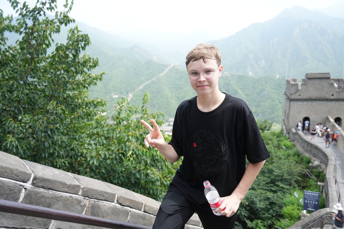 2025年中国宋庆龄基金会“文化小大使”登长城