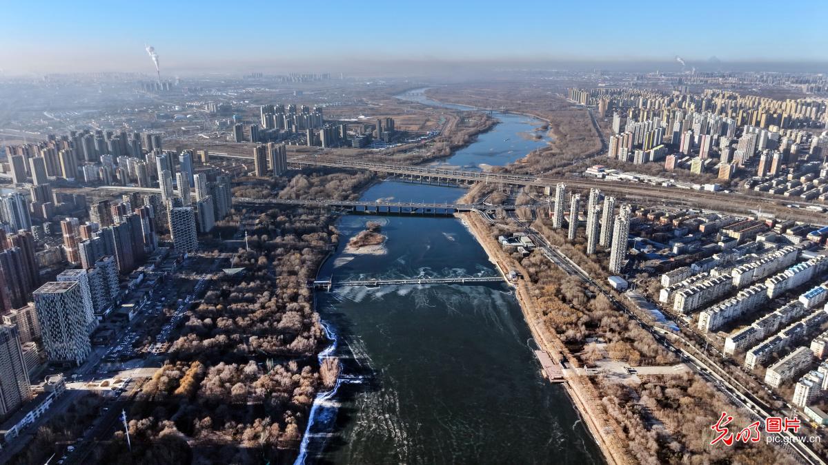 Frozen Hun River forms striking winter patterns Frozen Hun River forms striking winter patterns