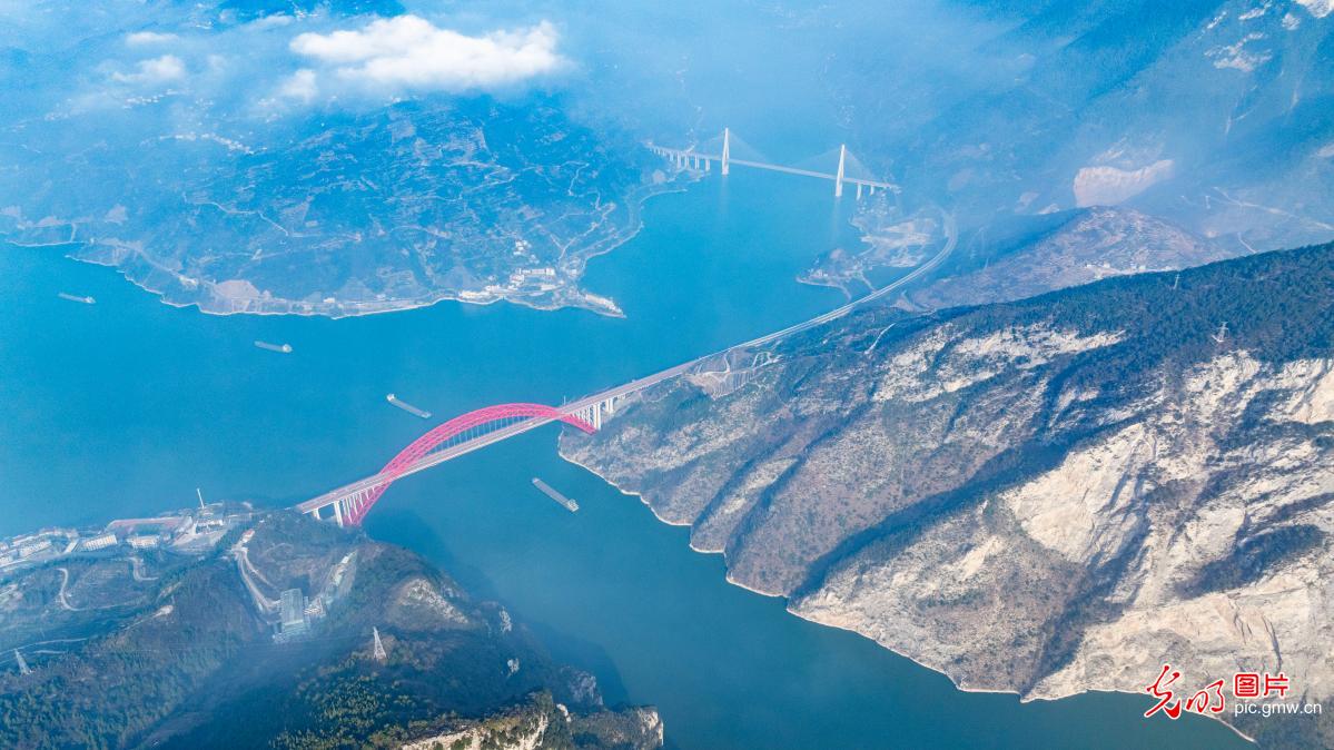 Vessels sail amid autumn red leaves along Yangtze River
