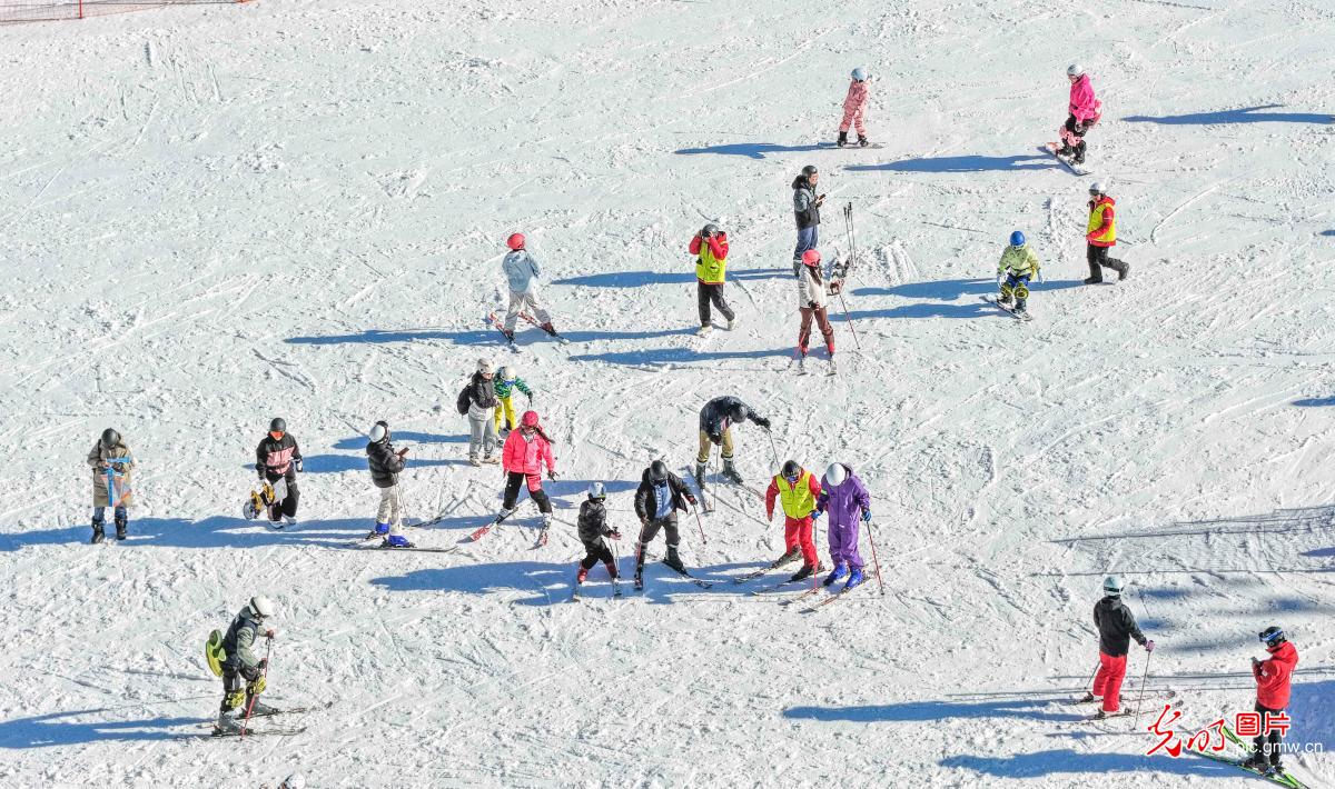 Winter Sports Ignite Enthusiasm Across China as Snow Season Kicks Off Winter Sports Ignite Enthusiasm Across China as Snow Season Kicks Off