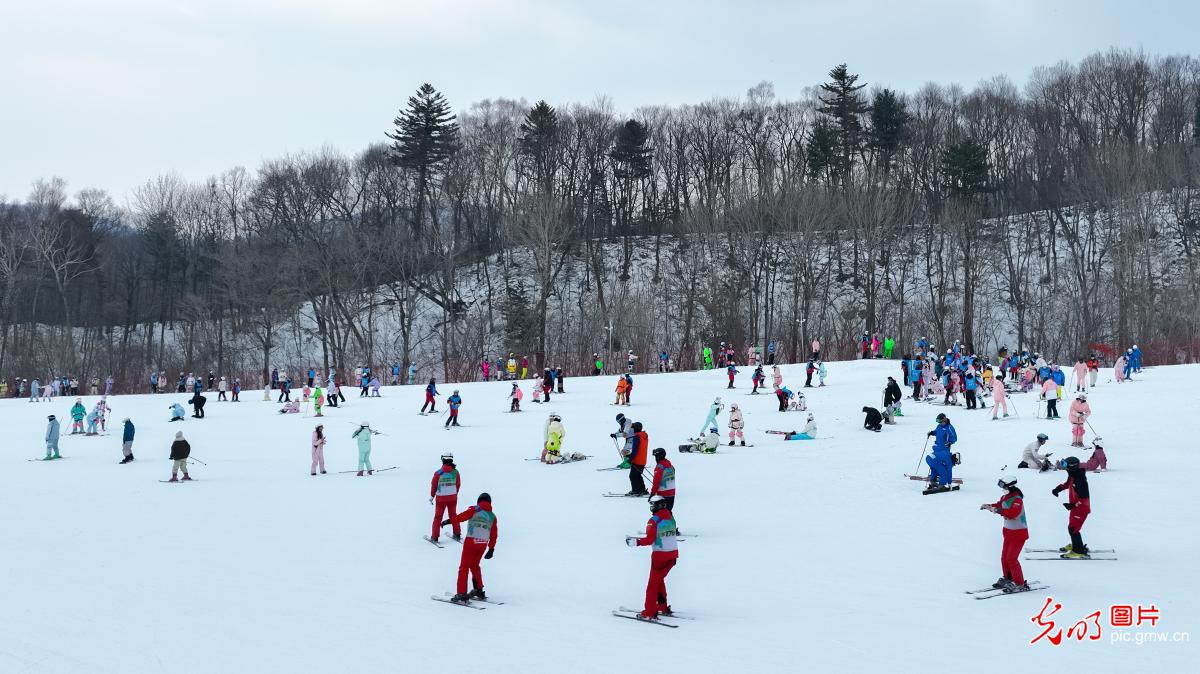 Winter Sports Ignite Enthusiasm Across China as Snow Season Kicks Off Winter Sports Ignite Enthusiasm Across China as Snow Season Kicks Off