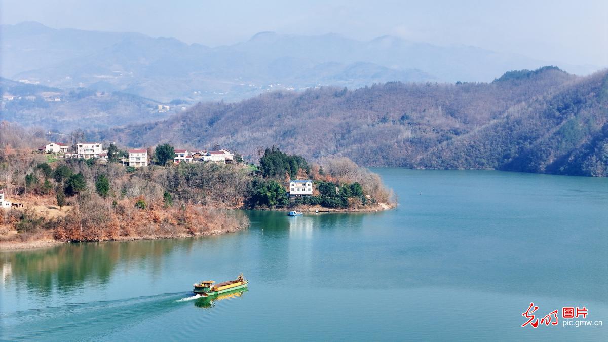 Picturesque winter scenery along Hanjiang River