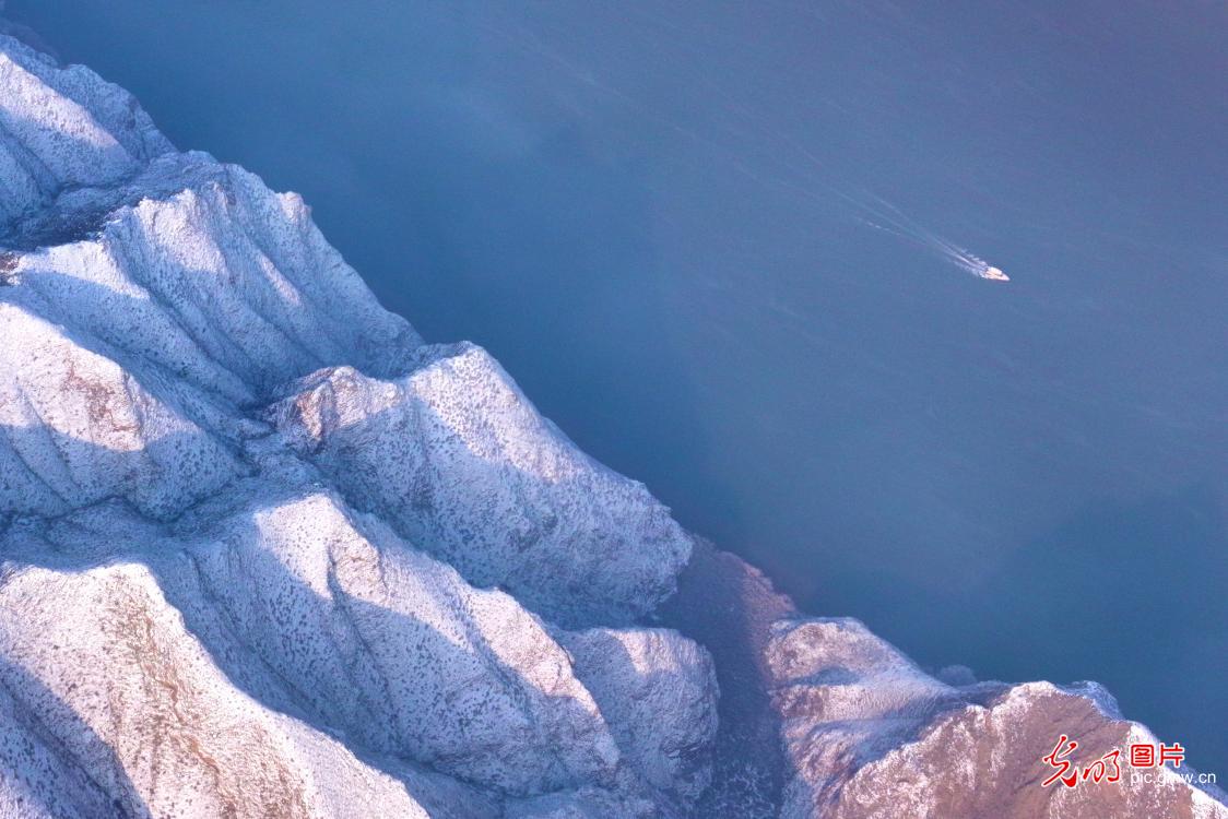 Snow-blanketed Yellow River Canyon in NW China