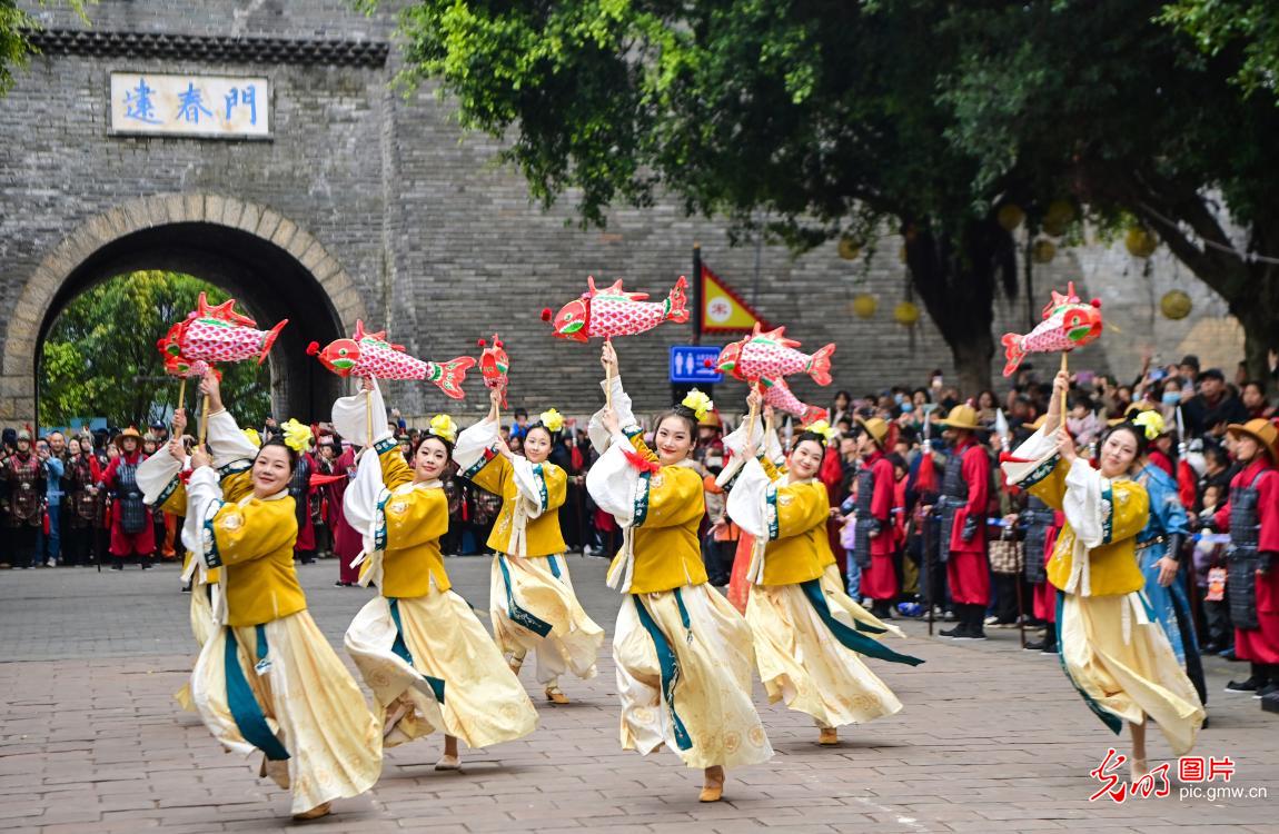 Festive traditions spark strong start for China's cultural tourism in new year Festive traditions spark strong start for China's cultural tourism in new year