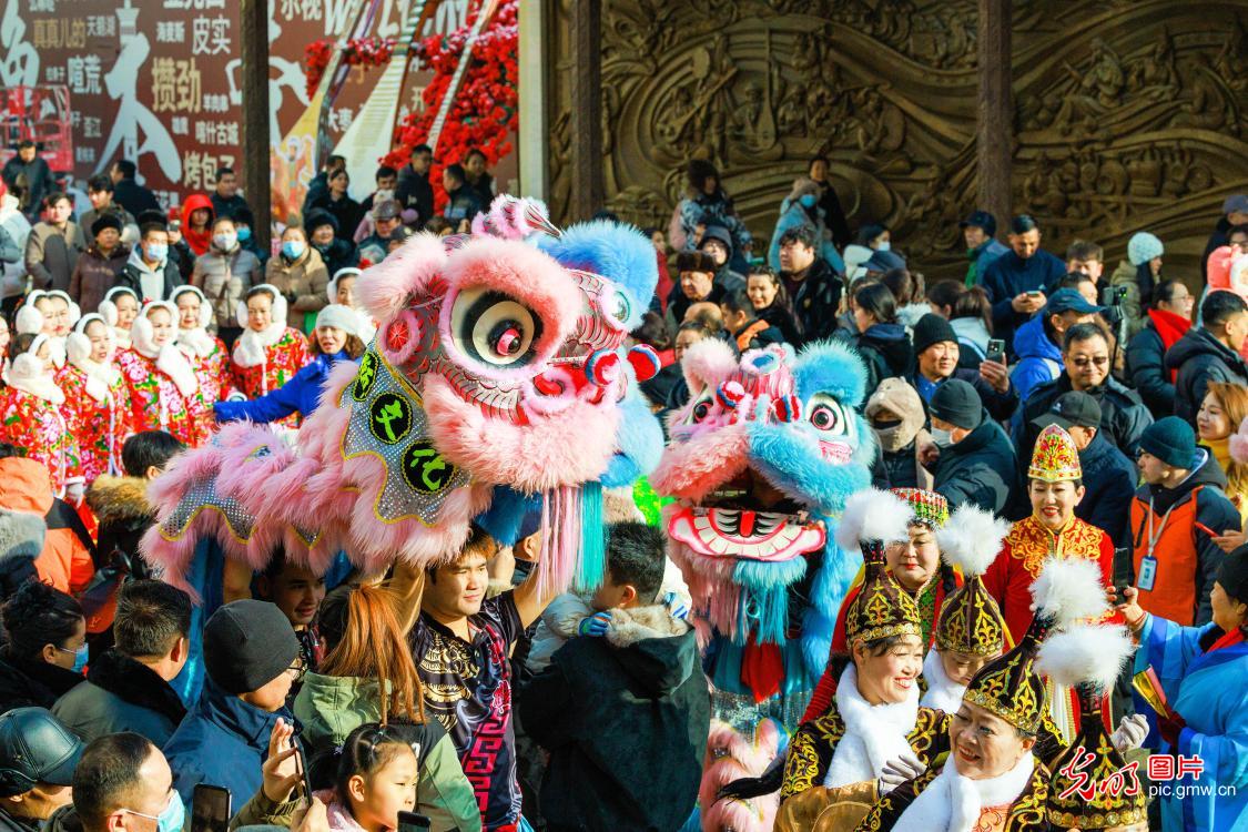 Festive traditions spark strong start for China's cultural tourism in new year Festive traditions spark strong start for China's cultural tourism in new year