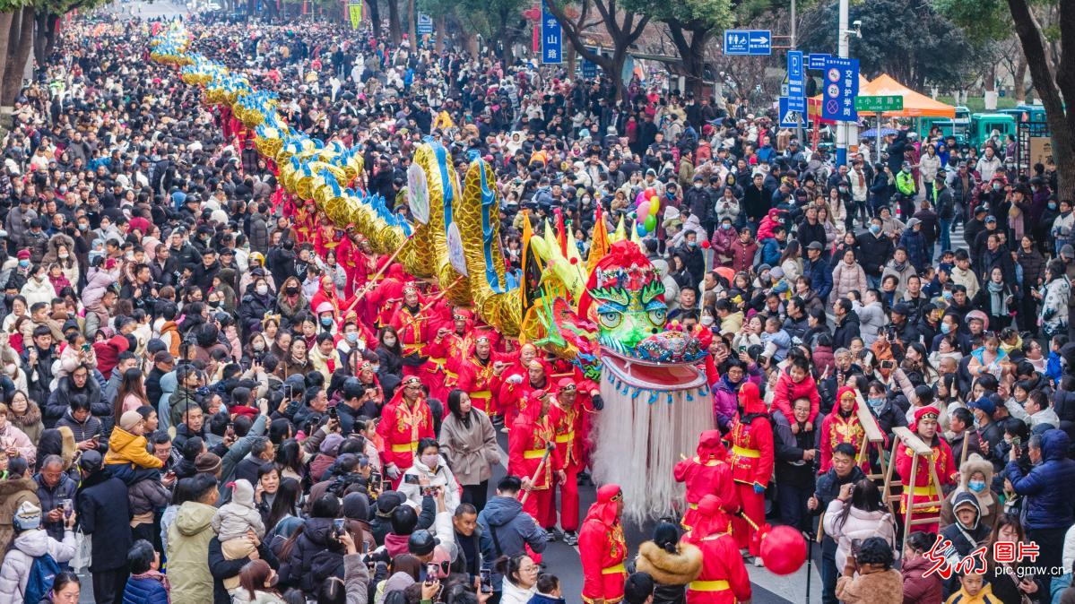 Festive traditions spark strong start for China's cultural tourism in new year Festive traditions spark strong start for China's cultural tourism in new year