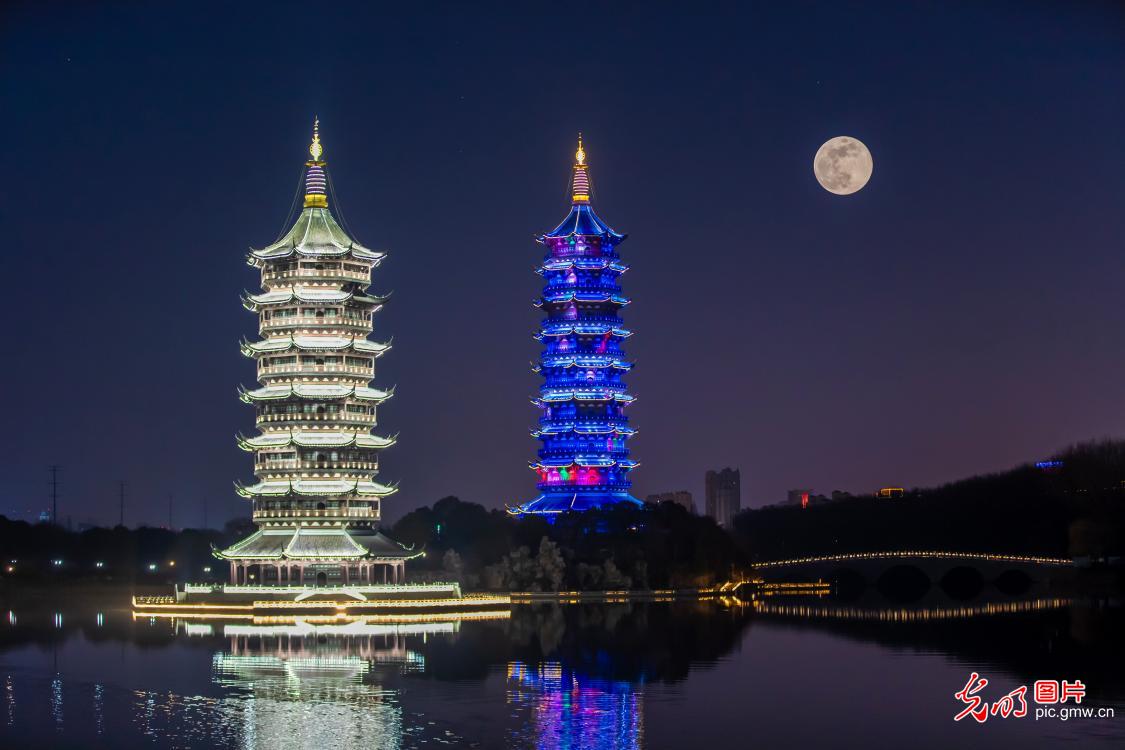 Supermoon lights up sky across China Supermoon lights up sky across China