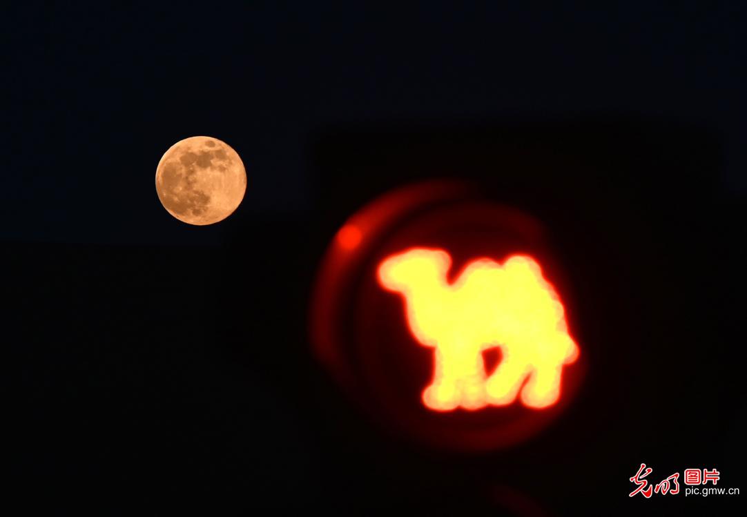Supermoon lights up sky across China Supermoon lights up sky across China