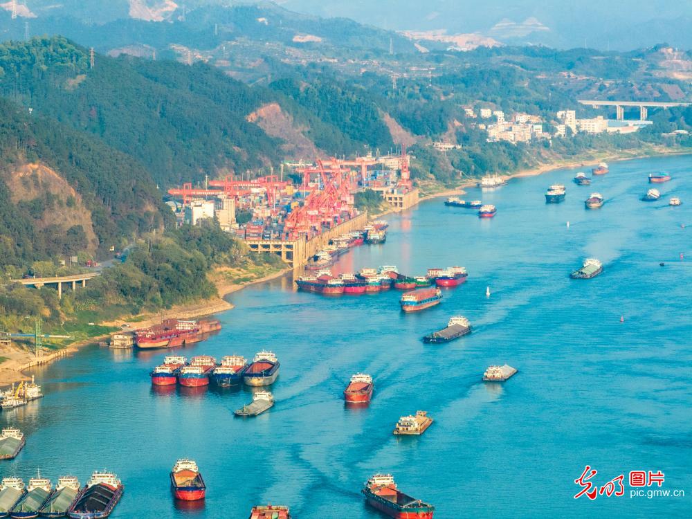 Busy shipping season kicks off on Busy shipping season kicks off on