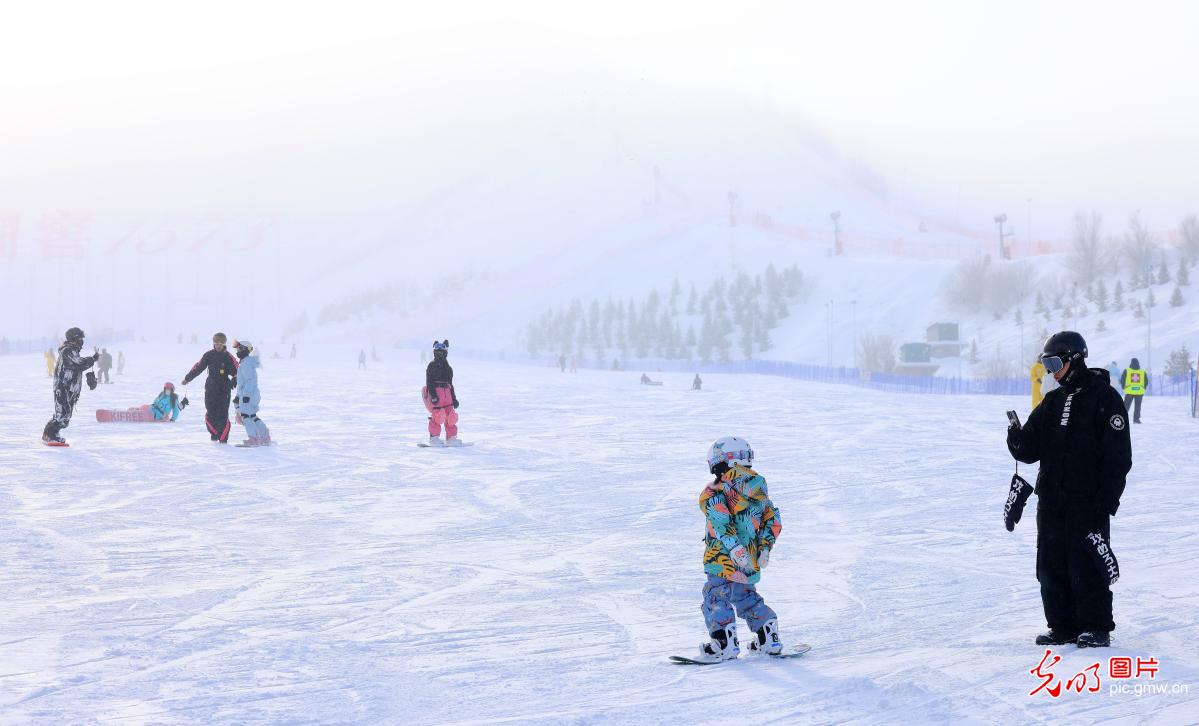 Sea of clouds enchants Jiangjunshan International Ski Resort in Altay