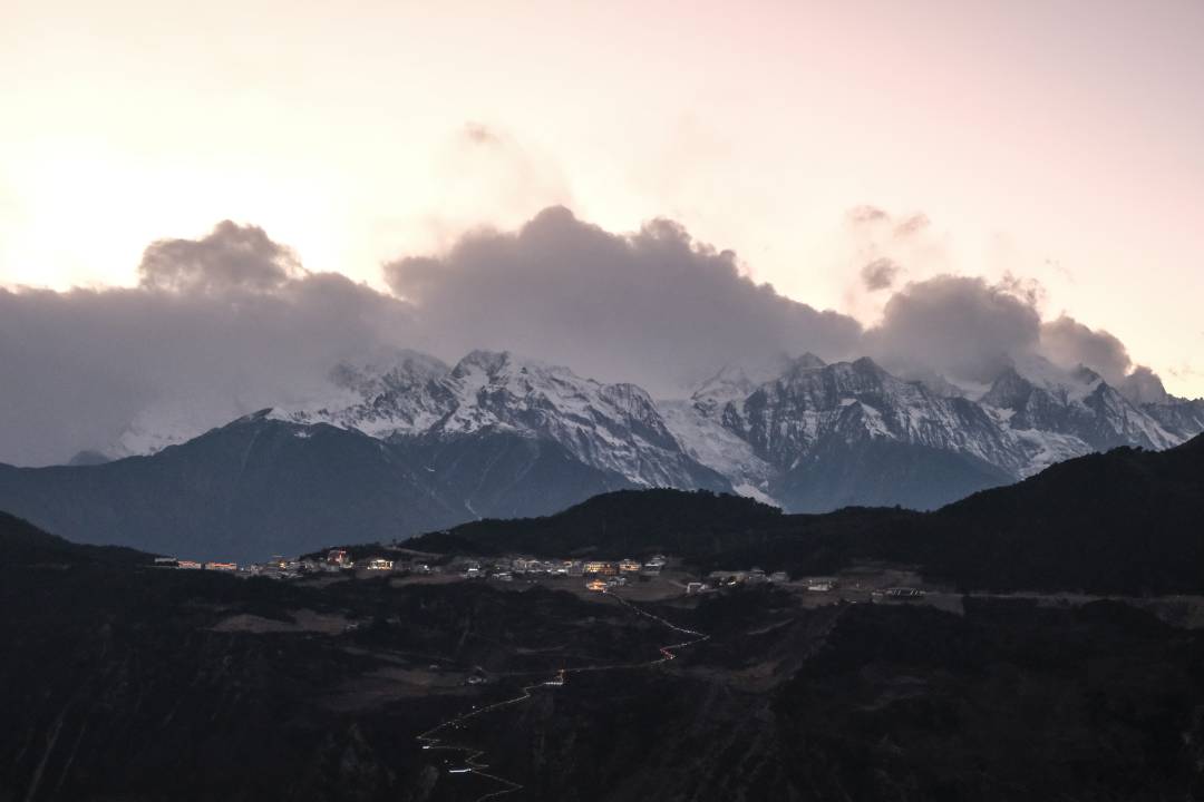 In pics: Meili Snow Mountain in changing light from dawn to dusk