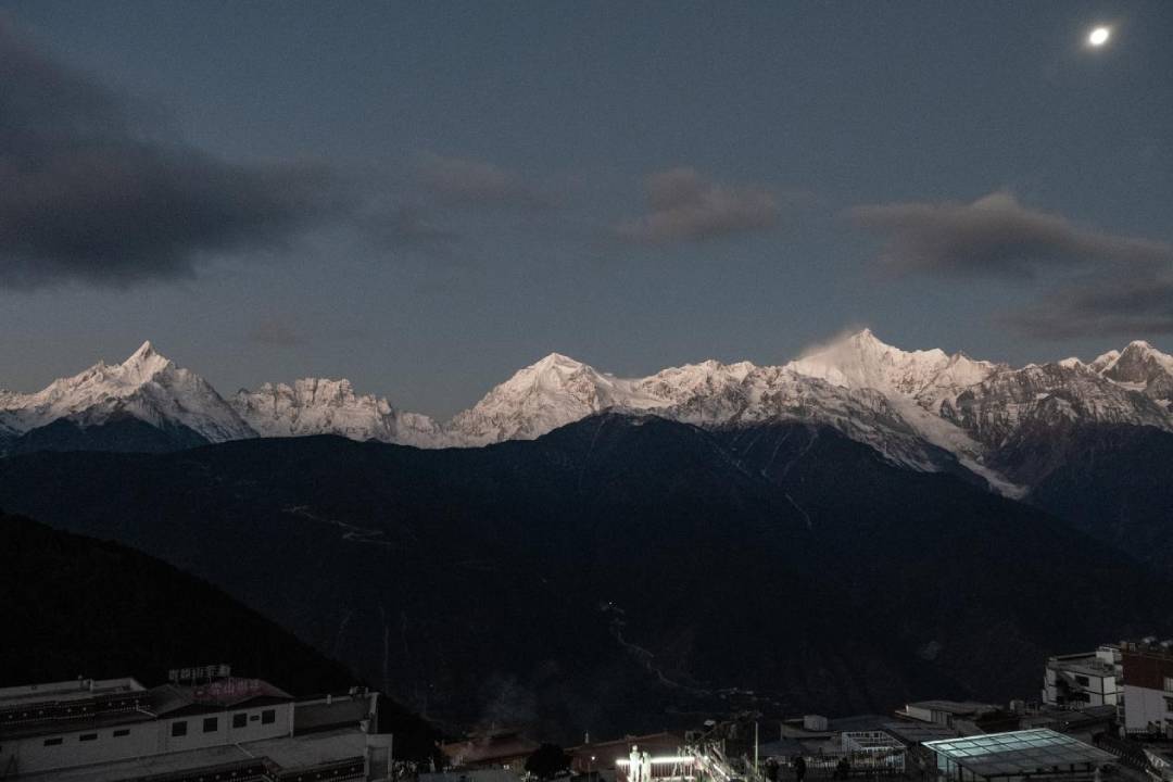 In pics: Meili Snow Mountain in changing light from dawn to dusk