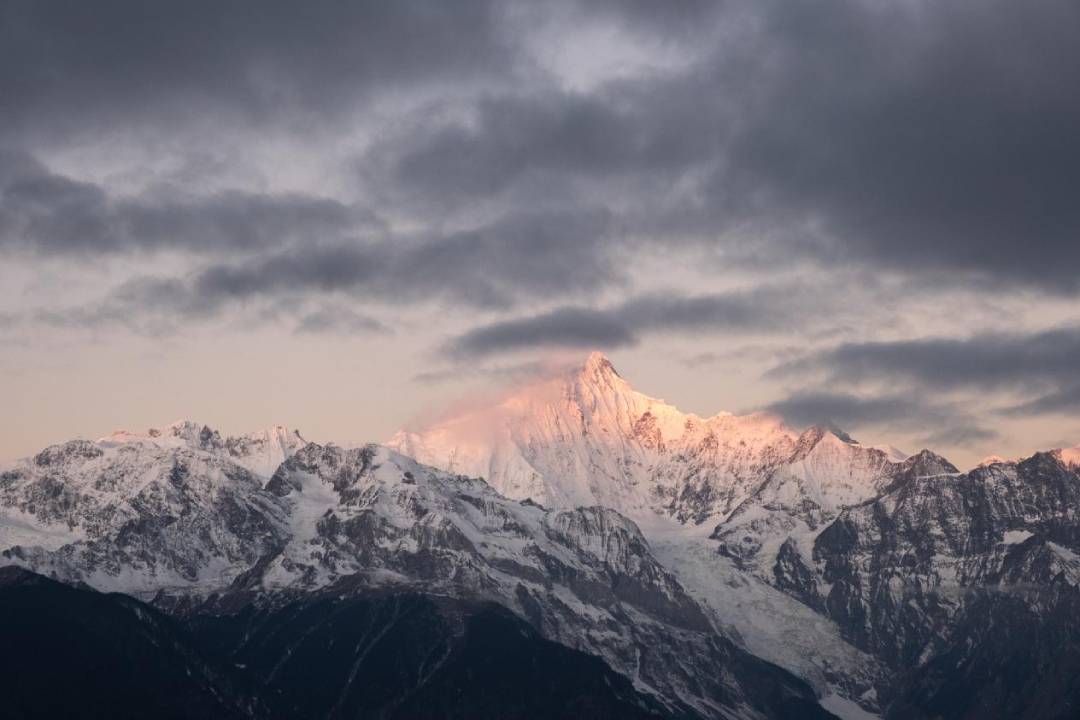 In pics: Meili Snow Mountain in changing light from dawn to dusk