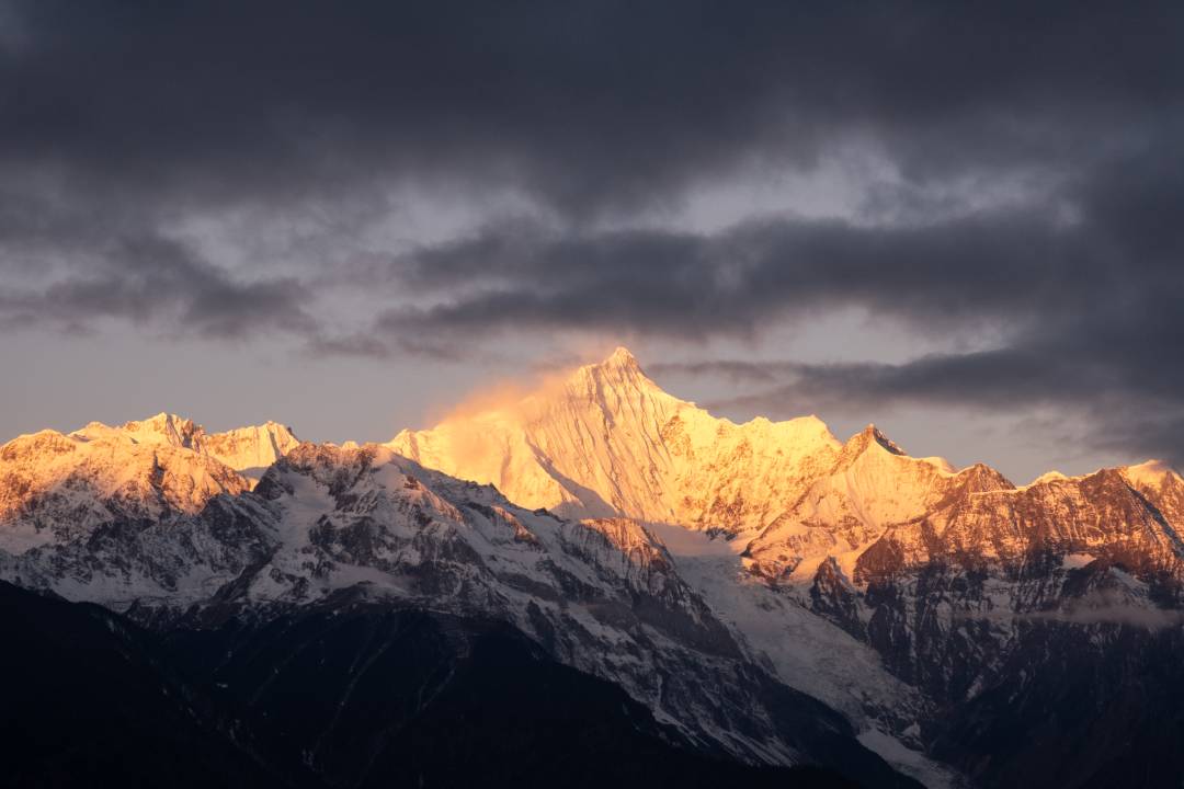 In pics: Meili Snow Mountain in changing light from dawn to dusk